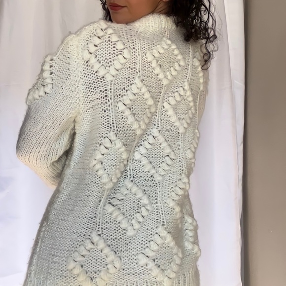 Chunky Vintage Oversized Cream Knit Grandma Sweater with Pink Floral Details - Picture 3 of 3